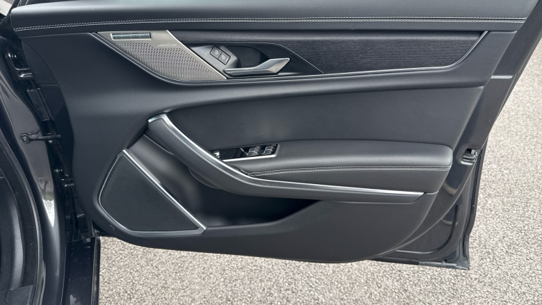 Jaguar XF 2.0 D200 R-Dynamic HSE 4dr Auto AWD Diesel Saloon